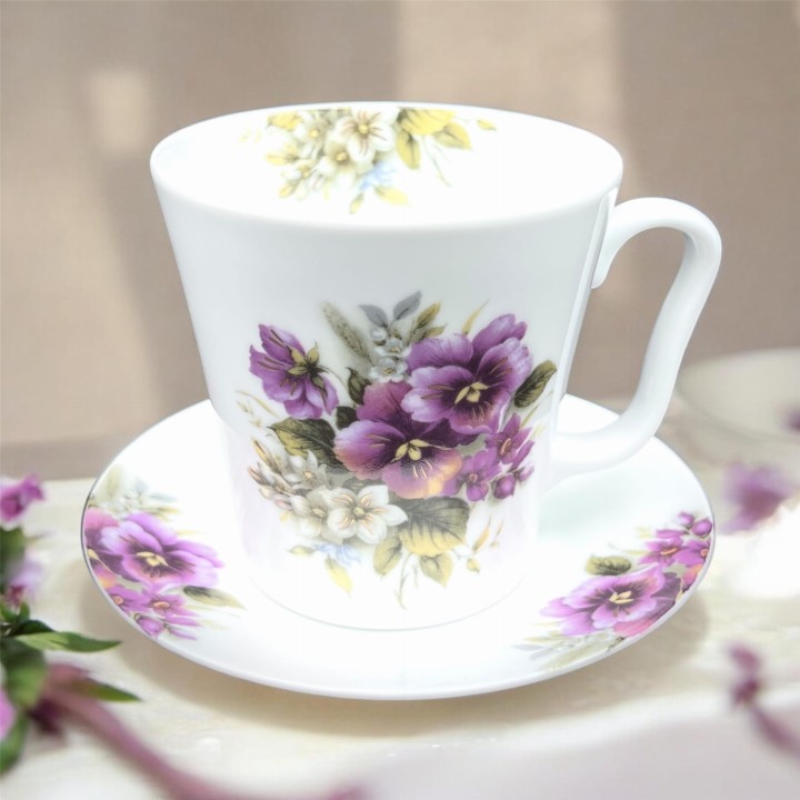 porcelanowy kubek bratki 5.JPG