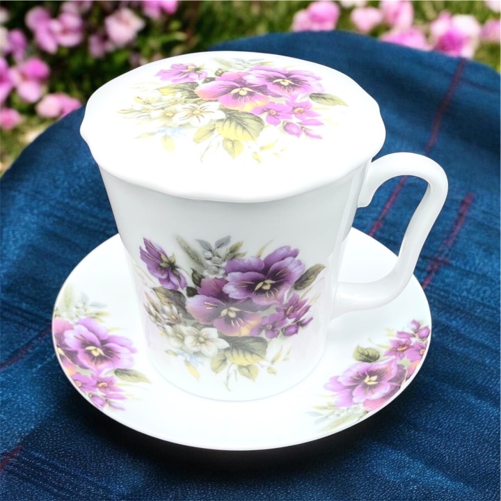 porcelanowy kubek bratki.JPG