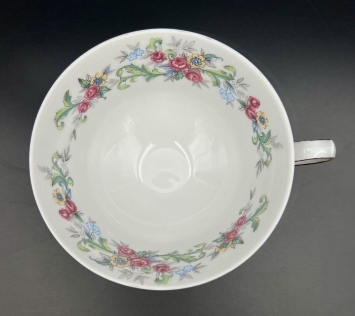 duża porcelanowa filizanka do herbaty.jpg