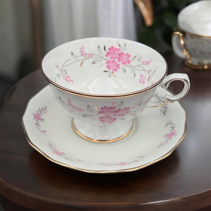 porcelanowa filiżanka do herbaty.JPG