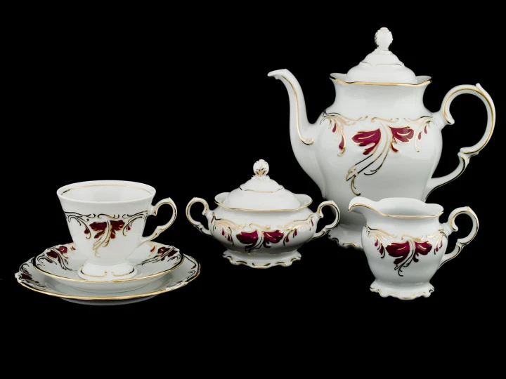 porcelanowy serwis do kawy.jpg