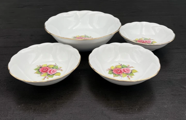 porcelanowy komplet salaterek fiori.jpg
