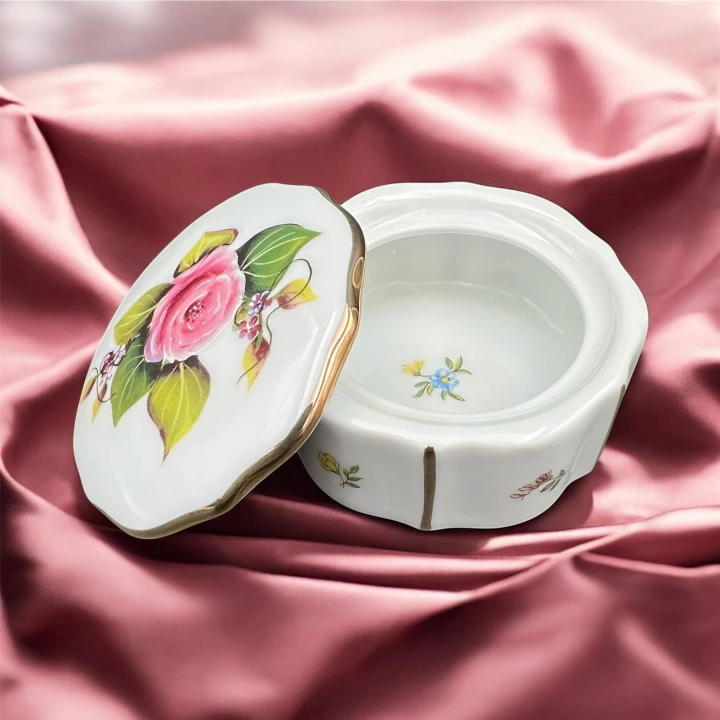 porcelanowa bombonierka.JPG