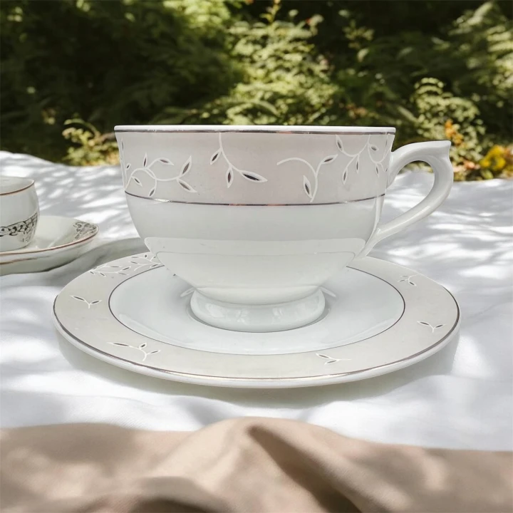 Porcelanowa filizanka do kawy Klio