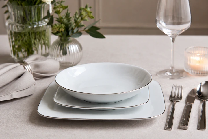 porcelanowe kwadratowe talerze.png