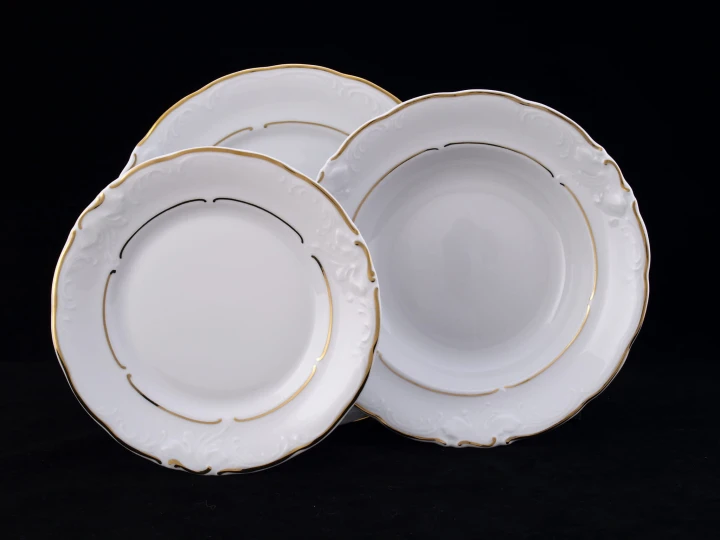 porcelanowy komplet talerzy.JPG