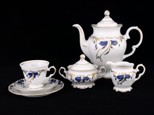 porcelanowy serwis do kawy na 12 osób