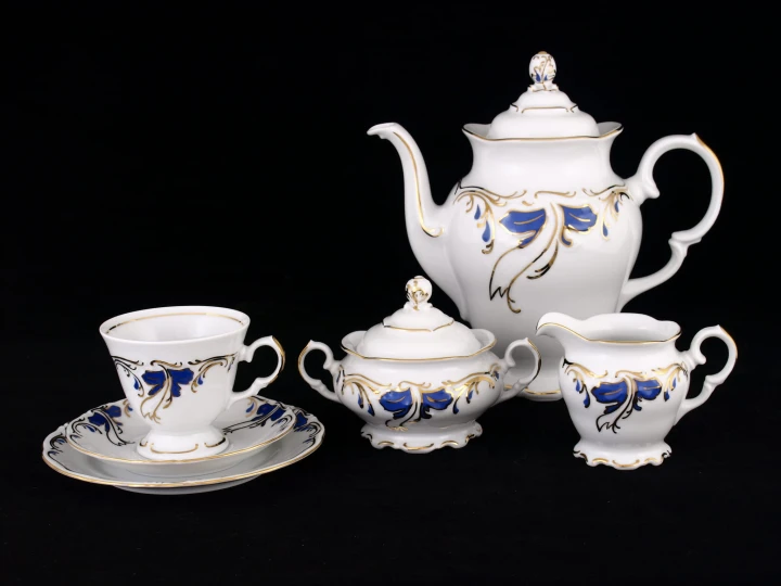 porcelanowy serwis do kawy na 12 osób