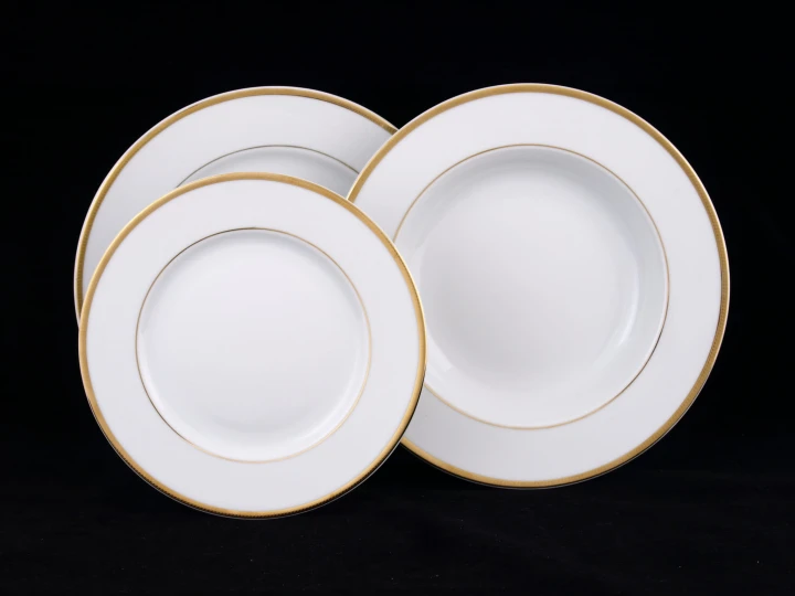 porcelanowy komplet talerzy.JPG