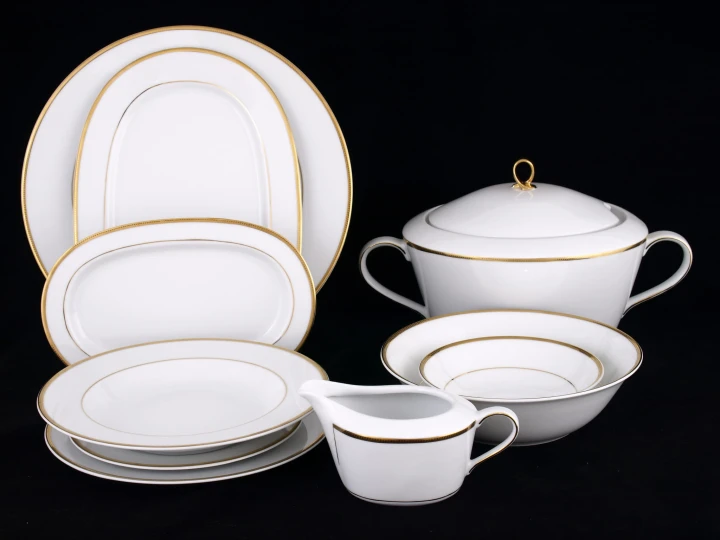 serwis obiadowy na 12 osób porcelana.JPG