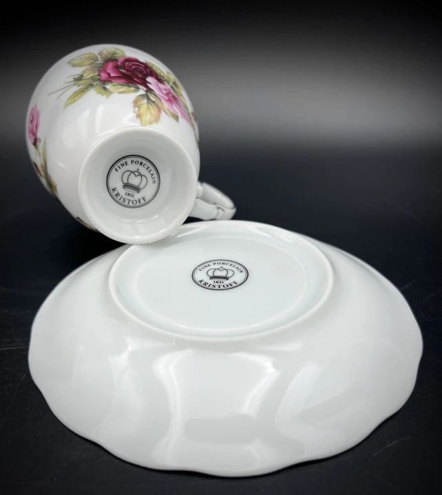 porcelanowa filizanka do kawy.jpg