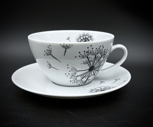 porcelanowa filiżanka ze spodkiem do herbaty