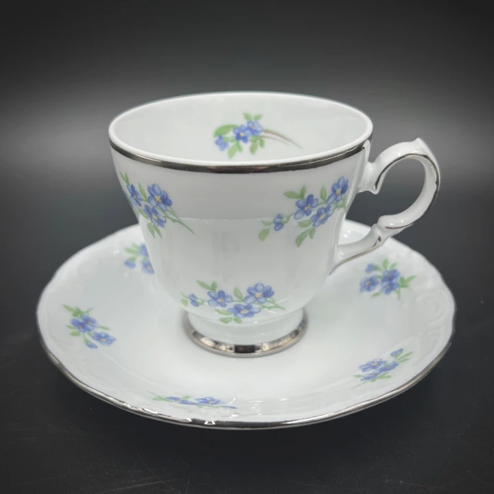 Porcelanowa filiżanka do kawy niezapominajka