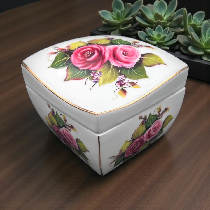 porcelanowa bombonierka 10