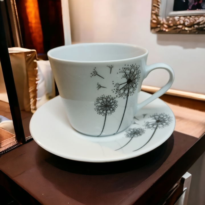 Porcelanowa filiżanka ze spodkiem Dmuchawce
